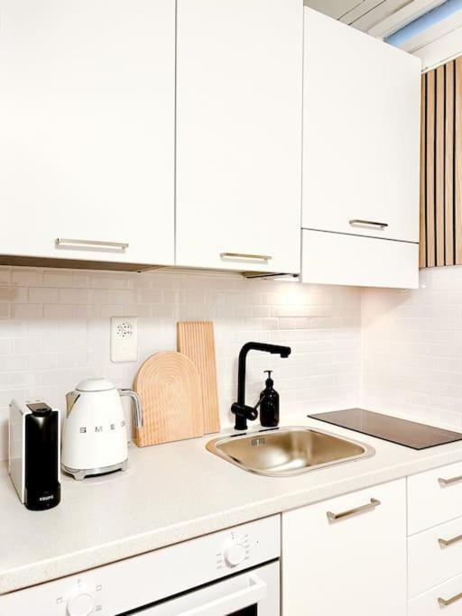 Bright Tiny Studio - Shared Pool & Sauna - Free Parking - Air Condition Muralto Exterior foto