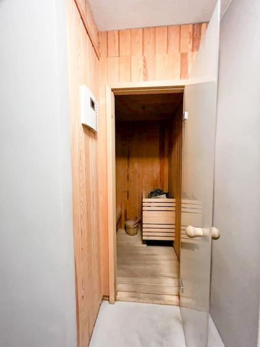 Bright Tiny Studio - Shared Pool & Sauna - Free Parking - Air Condition Muralto Exterior foto