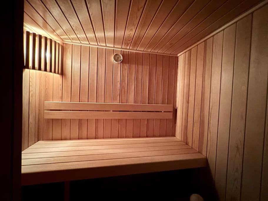 Bright Tiny Studio - Shared Pool & Sauna - Free Parking - Air Condition Muralto Exterior foto